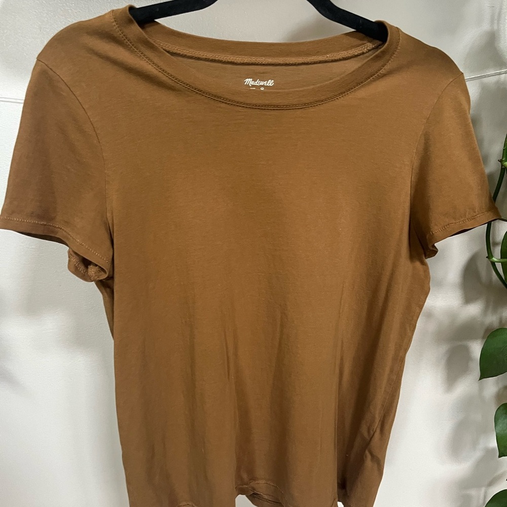 Madewell baby tee Olive green/brown color very soft